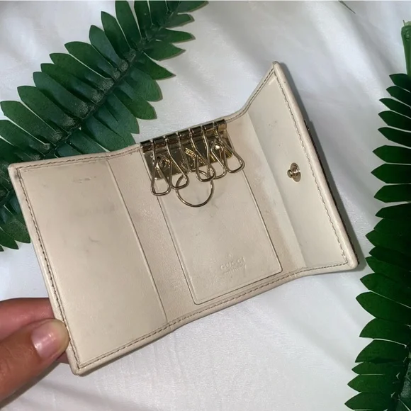 Gucci Monogram 6 Key Ring Holder in Pristine Condition - Picture 3 of 6